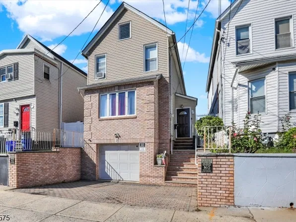 457 Maple Ave, Elizabeth City, NJ 07202