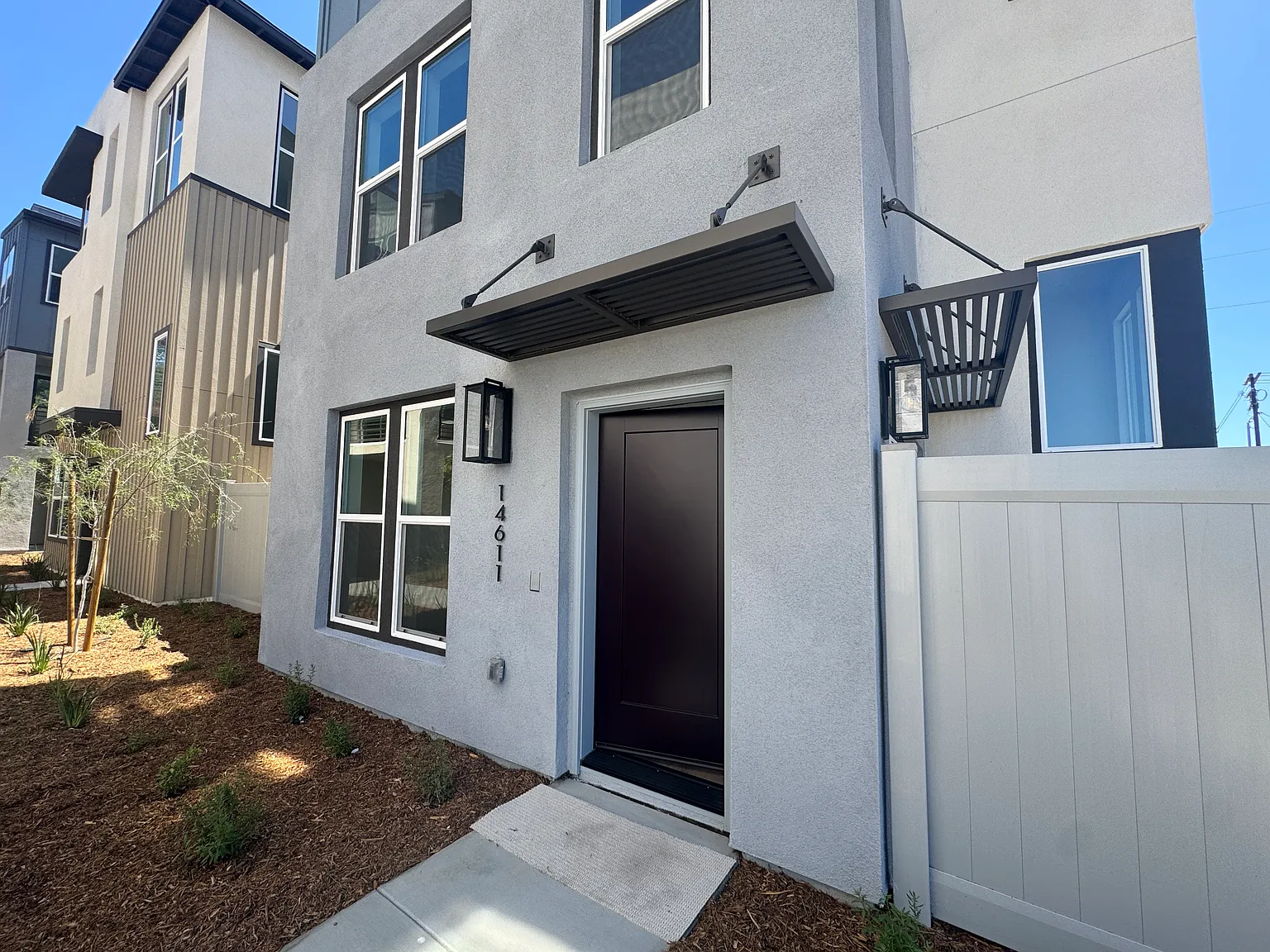 3 bed, 3.5 bath, 2029 sqft, $6,000 — Photo 2