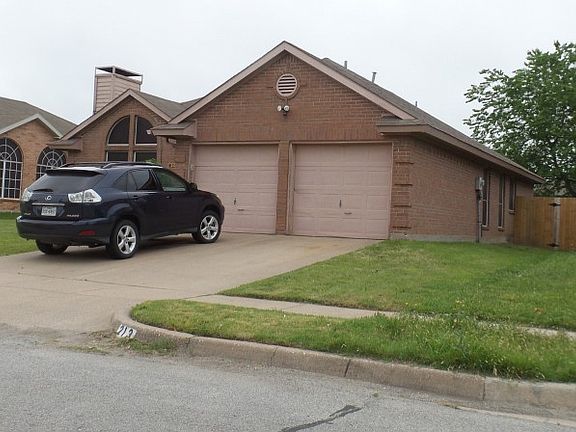 2nd image of 213 Creekwood Ln