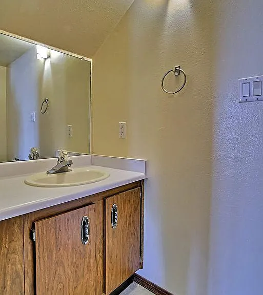 907 Nakomis Dr NE — Photo 10