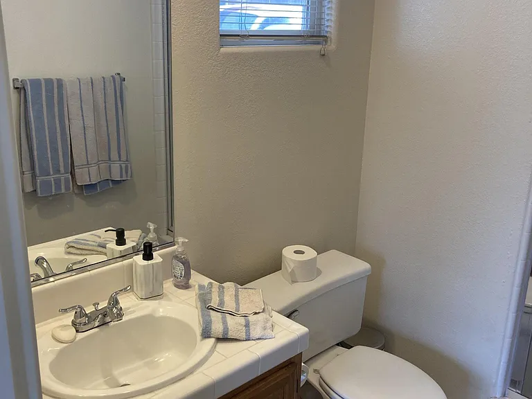 1st floor ensuite bathroom