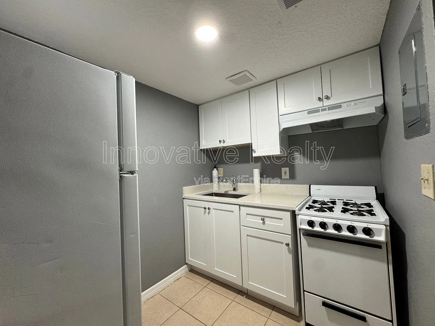 1 bed, 1.0 bath, 496 sqft, $1,095 — Photo 3