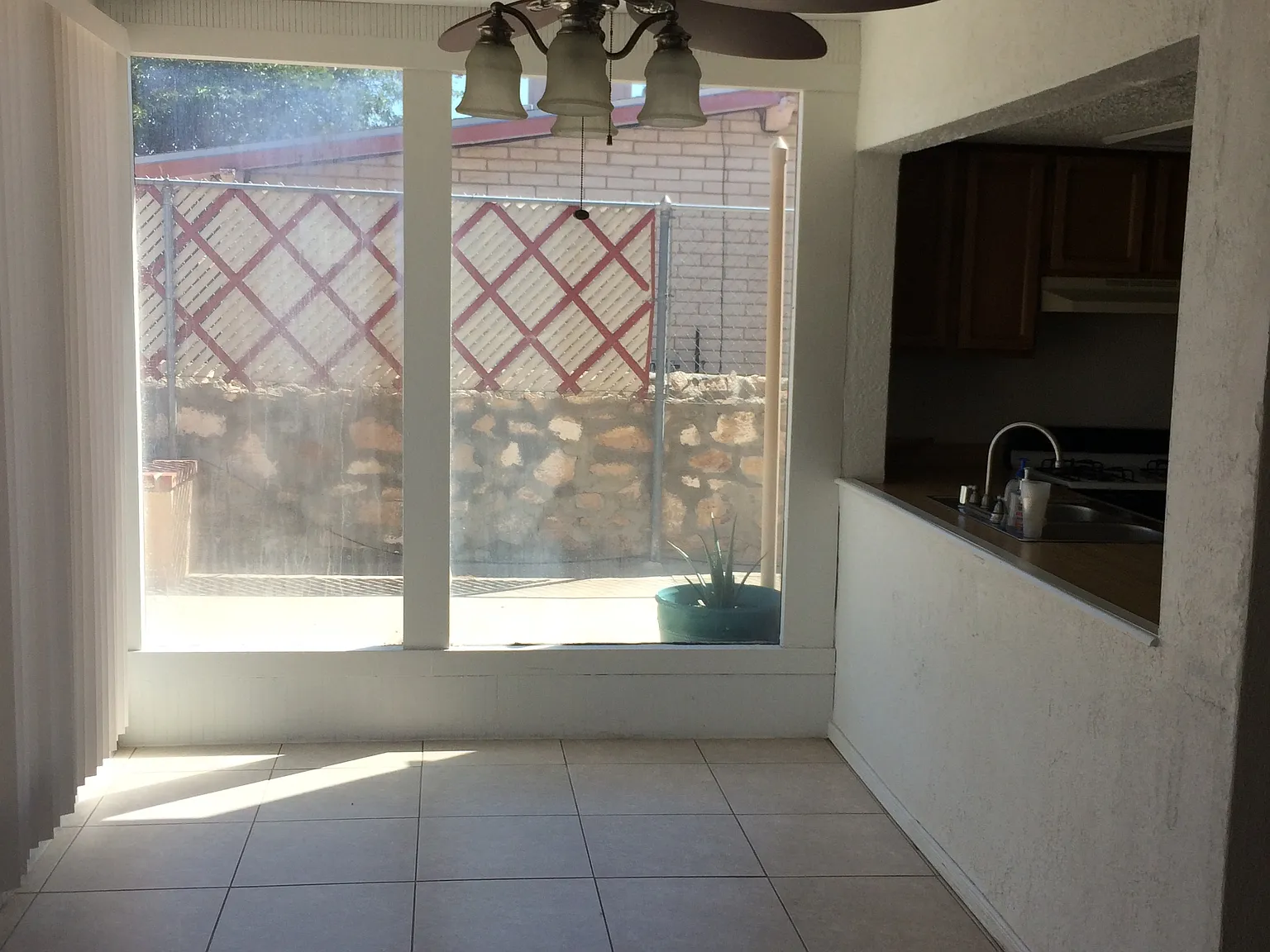 4 bed, 1.5 bath, 2300 sqft, $1,800 — Photo 2