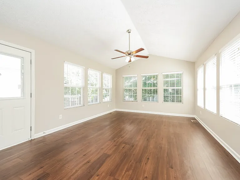 2305 Leighton Way — Photo 6