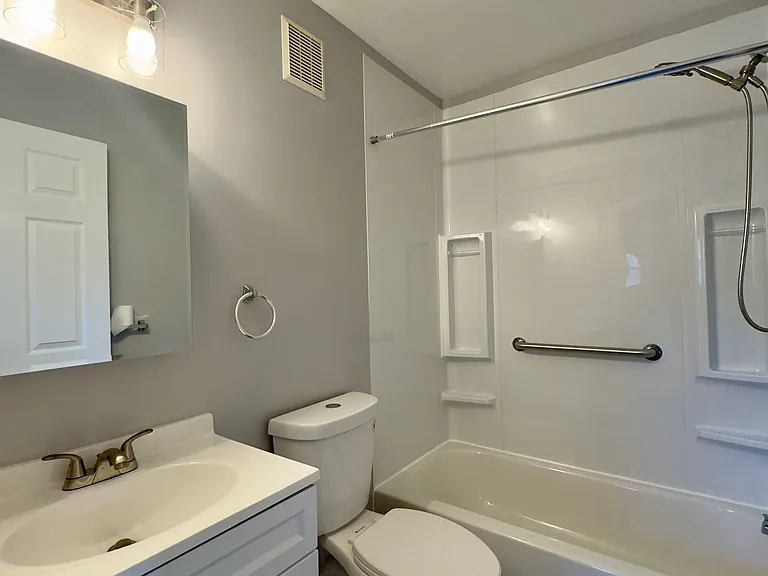 For Rent: Comfortable Living at 2910 Scherer Avenue Your Ideal Home Awaits! — Photo 2