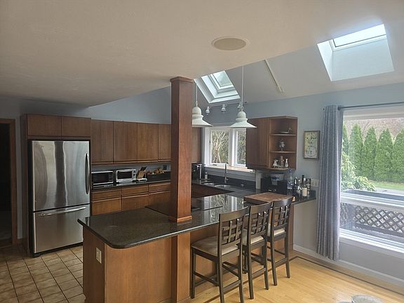 5th image of 55 Bullivant Farm Rd