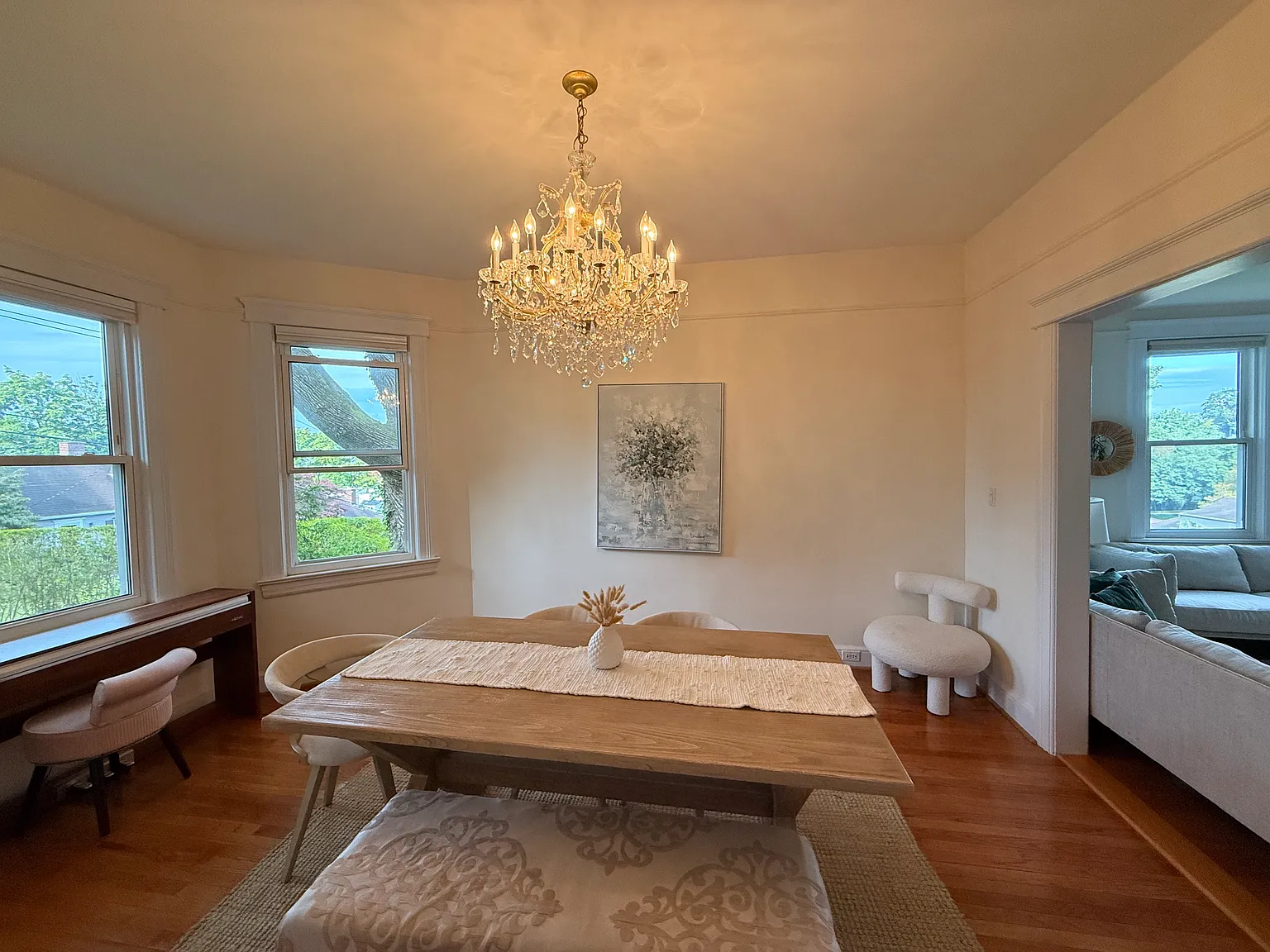 4 bed, 2.5 bath, 2300 sqft, $6,000 — Photo 2