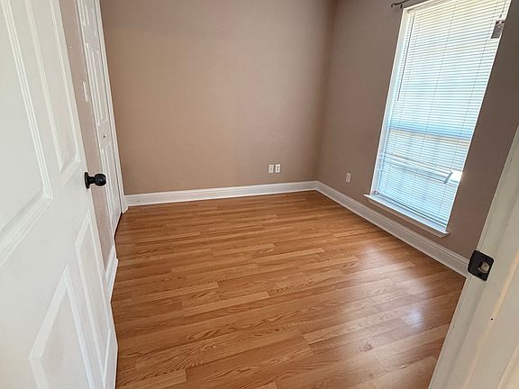 2nd image of 1002 Helena Ave