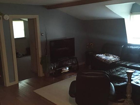 3rd image of 853 Rice Rd