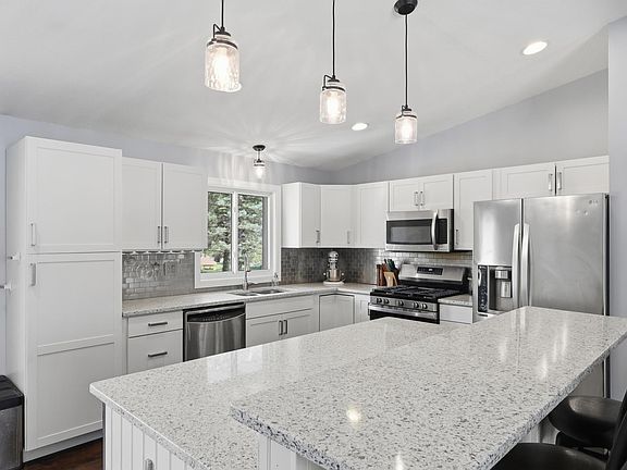 5th image of 4440 Urbandale Ct N