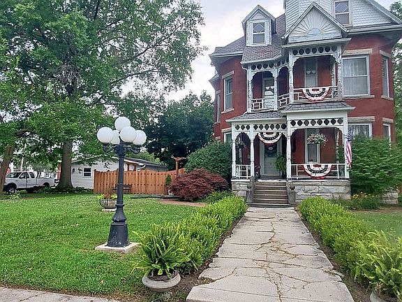 View from front sidewalk