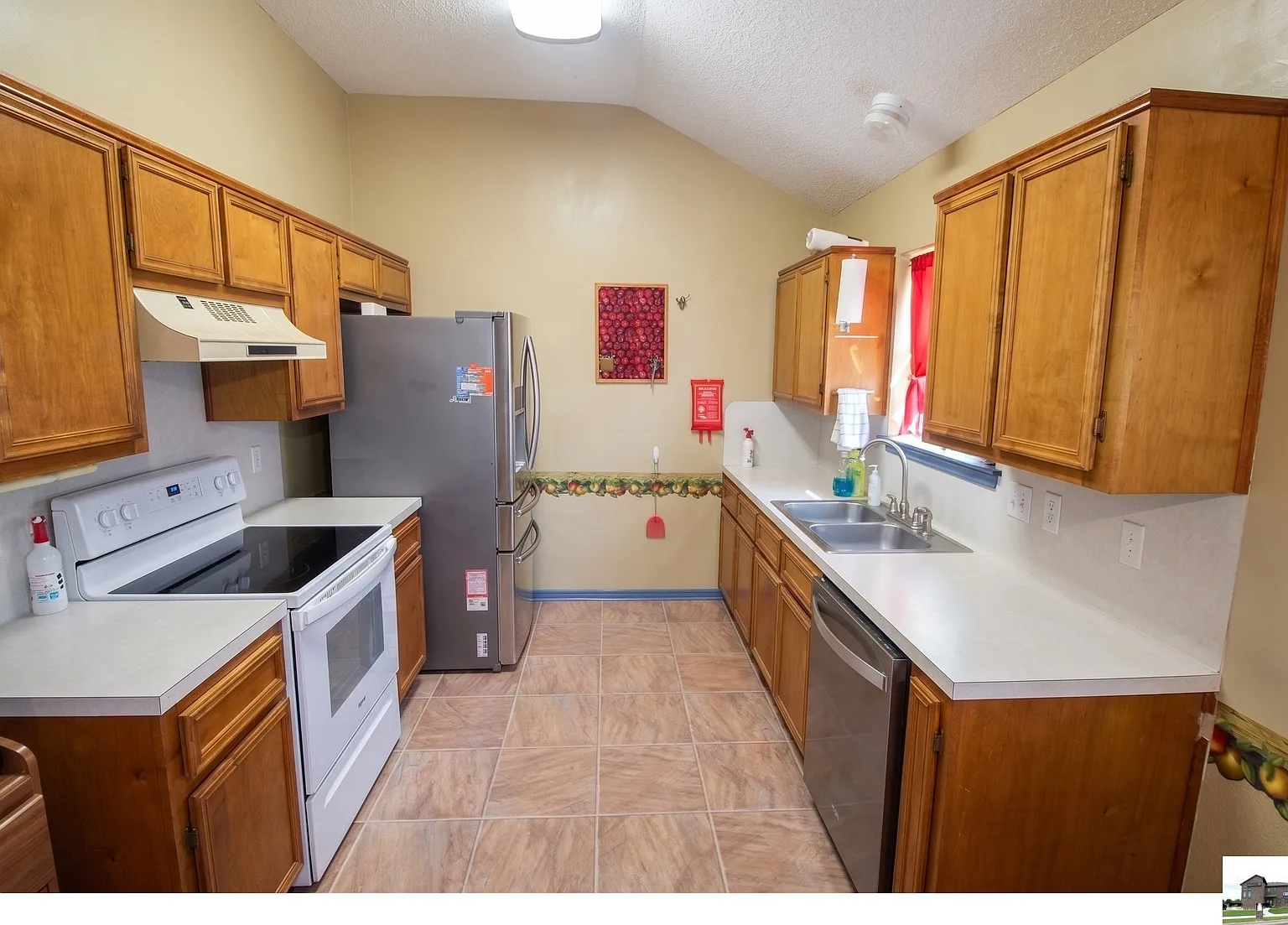 3 bed, 2.0 bath, 1101 sqft, $1,000 — Photo 3
