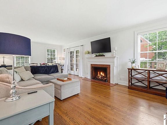 3rd image of 319 Wallace Ln