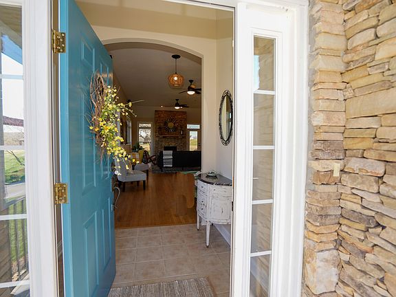 3rd image of 240 Goldcrest Dr