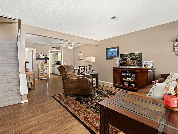 5th image of 4 Annette Ln