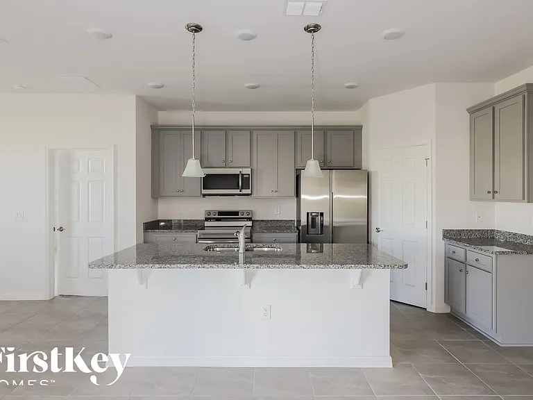 414 Reina Way — Photo 7