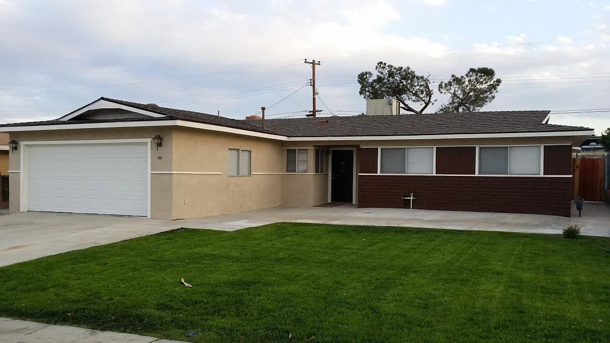 215 Suzanne Ln photo 1