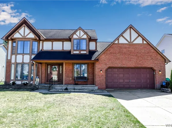 141 Londonderry Ln, Getzville, NY 14068