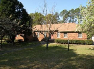 303 Raintree Dr, Douglas, GA 31533