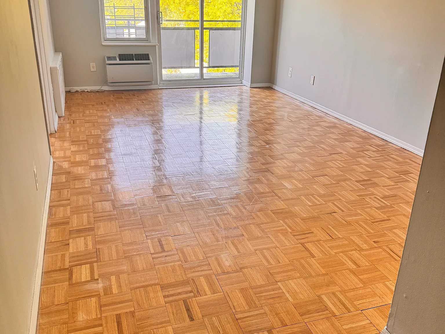2 bed, 900 sqft, $3,000 — Photo 2