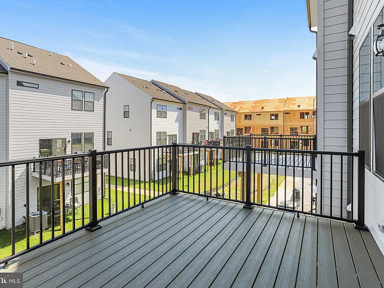 385 Ensemble Way — Photo 17
