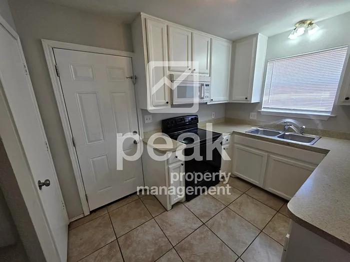205 Joyce St #B — Photo 16