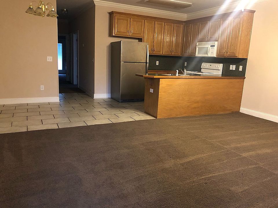 2nd image of 8082 Veterans Pkwy #35