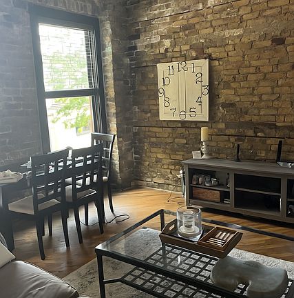 2nd image of 944 N Wood St #2