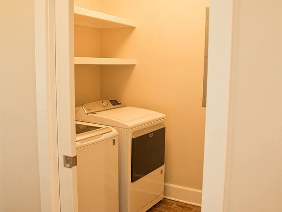 5th image of 126 W 40th Pl
