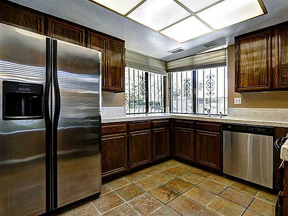 5th image of 2568 Palmera Cir