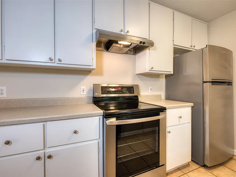 203 E St — Photo 12