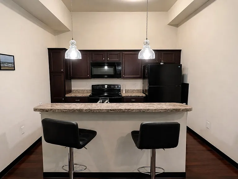 602 N. Queen St. — Photo 2