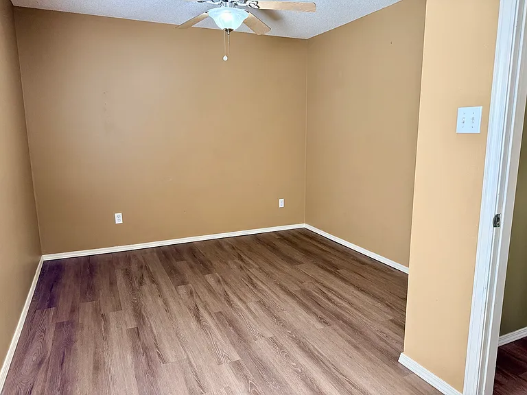 1721 Eastgate Cir — Photo 28