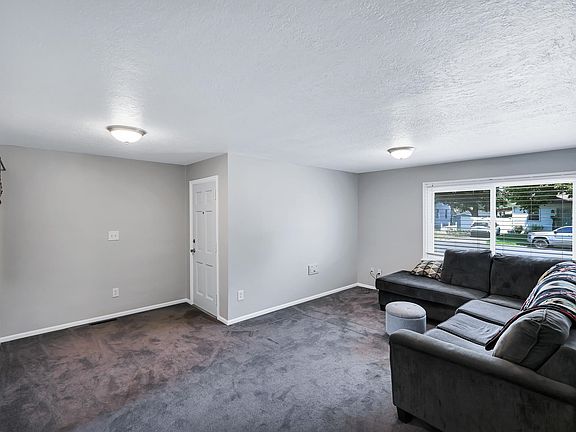 4th image of 2726 E Nora Ave