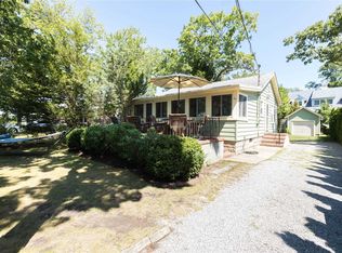 50 Beach Rd, Laurel, NY 11948