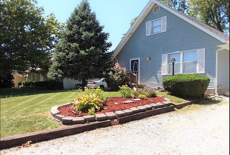 1st image of 2960 Poplar St