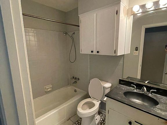 5th image of 3010 Salem Dr