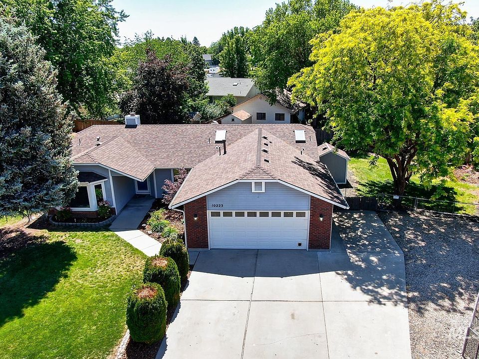 1st image of 10223 W Molly Ct