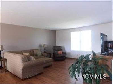 4th image of 177 Cornerstone Dr