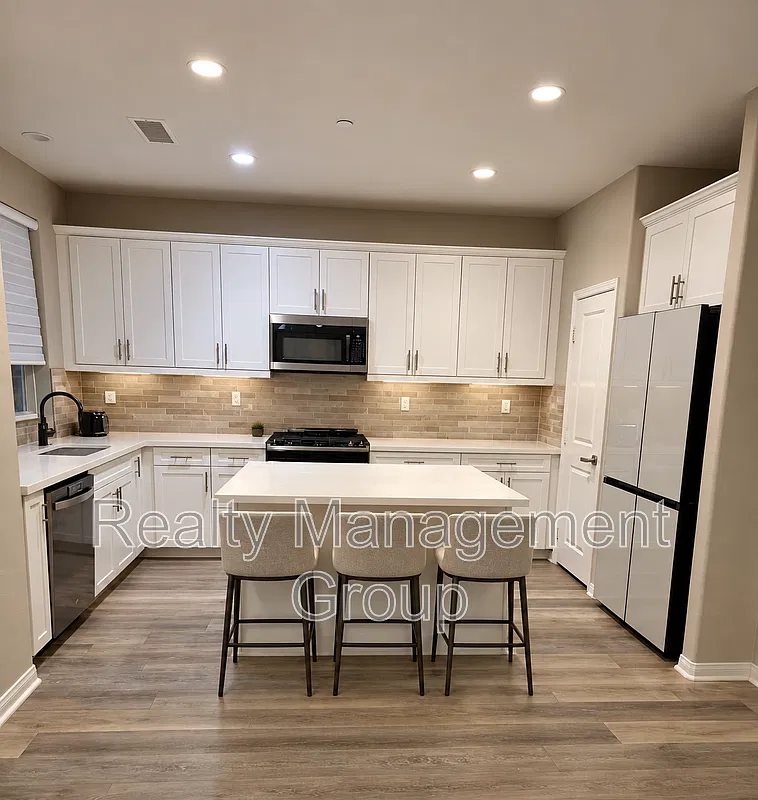 4 bed, 3.0 bath, 2014 sqft, $4,795 — Photo 4