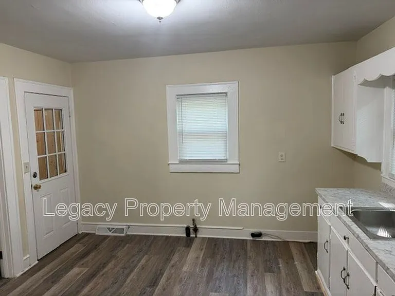 1511 Albright Ave — Photo 2