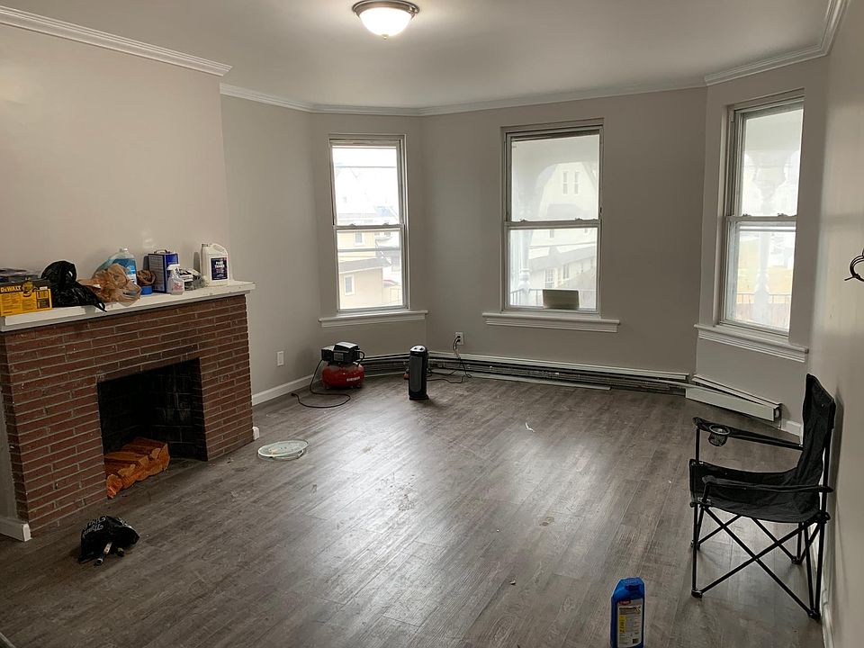 1st image of 12 Cedar Pl APT 1