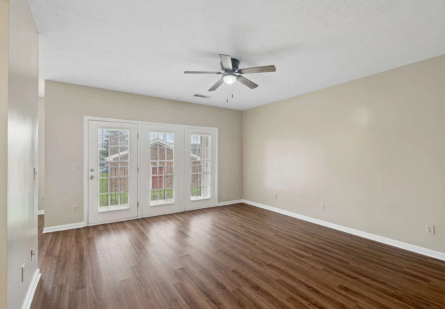 2 bed, 2.0 bath, 1139 sqft, $1,579 — Photo 4