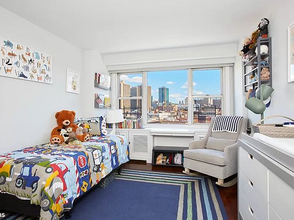 5th image of 2 Charlton St APT 11-E