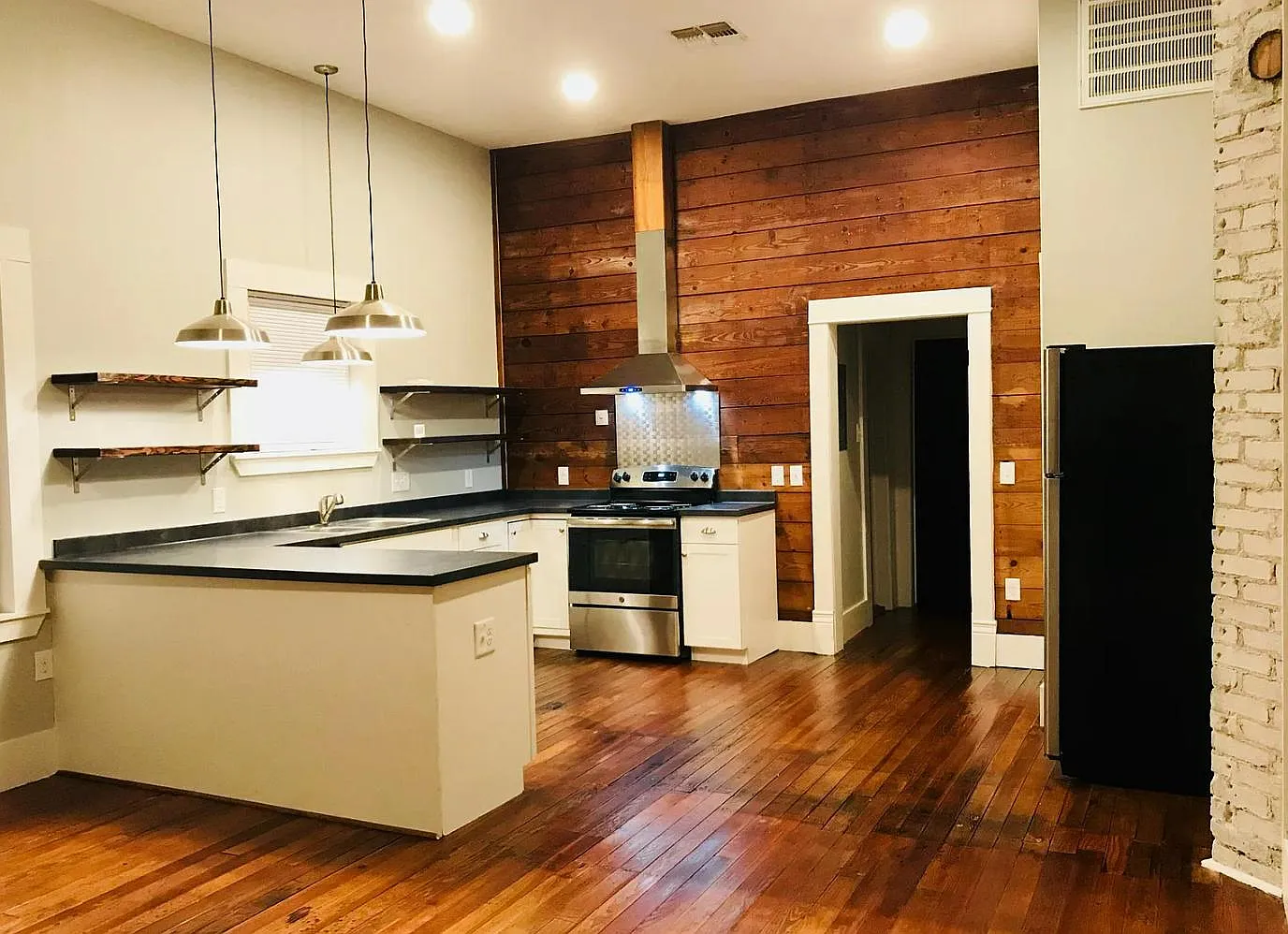 1 bed, 700 sqft, $1,150 — Photo 1