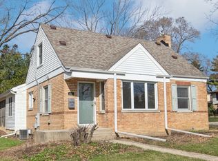 401 7th Ave, Libertyville, IL