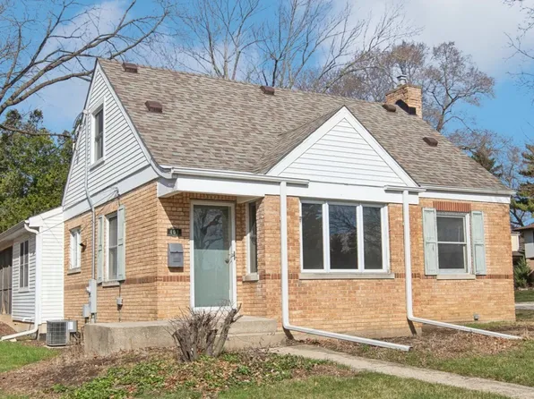 401 7th Ave, Libertyville, IL 60048