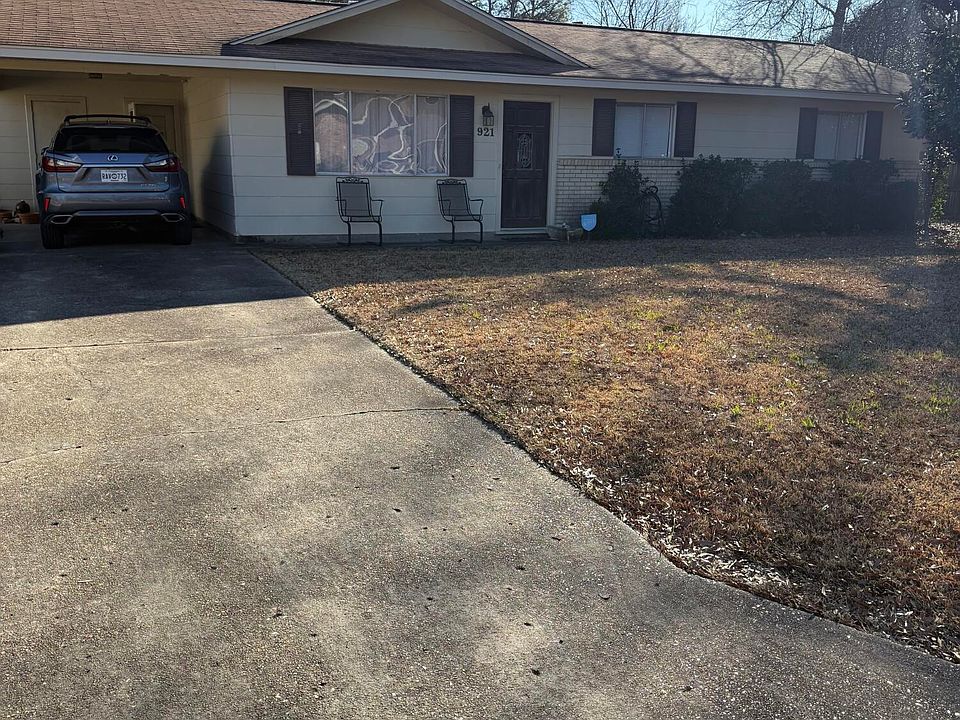1st image of 921 Woodville Dr