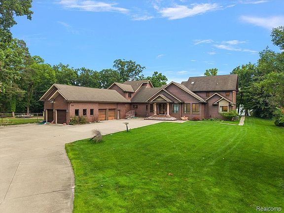 3rd image of 2612 Cove Ln