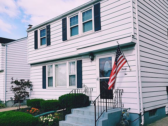 2nd image of 532 Moore Ave